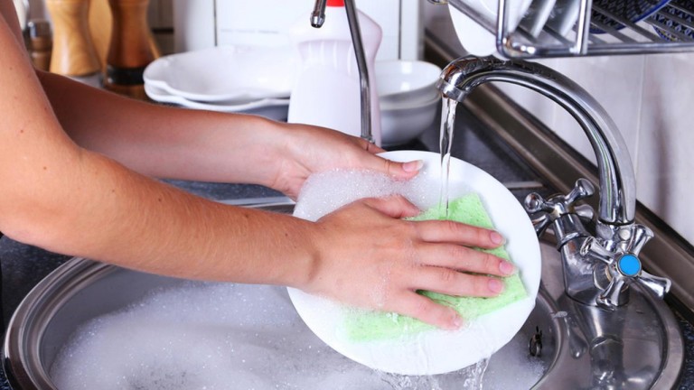 Ako možete, izbjegnite ručno pranje suđa