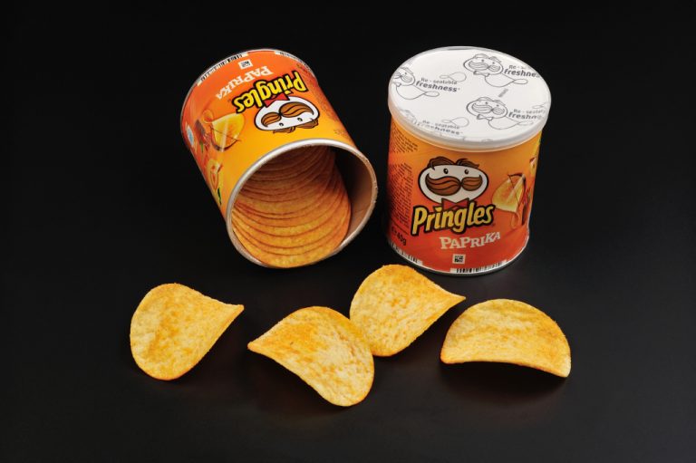 Kako izvaditi Pringles čips iz limenke