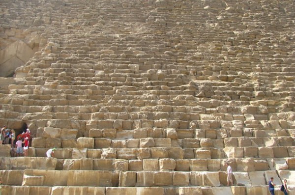 Kako su Egipćani bez pomoći tehnologije, prenosili golemo kamenje?