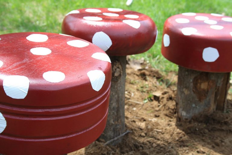 Stolice u obliku gljiva za vaš vrt