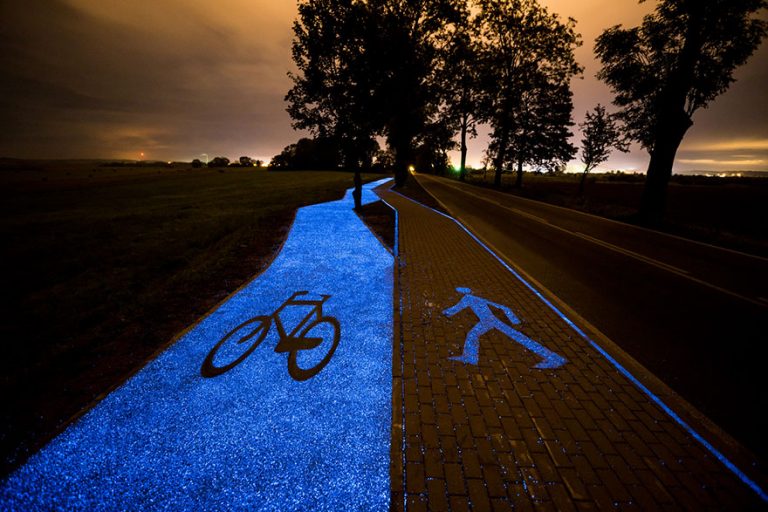 Biciklistička staza koja svijetli u mraku