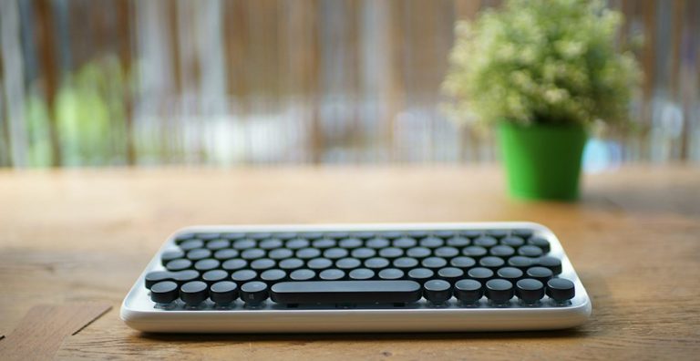 Tastatura za Mac u stilu pisaće mašine